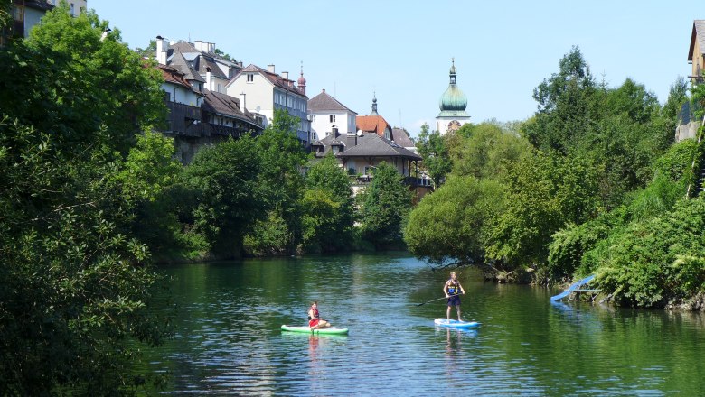 Ybbs mit Standup-Paddlern, © Michael Vetter