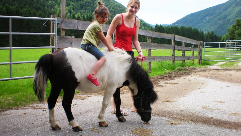 Ein Ausritt auf dem Pony, © zVg