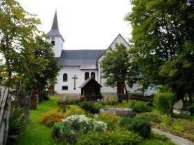 Schöner Garten der Pfarrkirche Lackenhof, © Mostviertel - OÖ Mariazellerweg