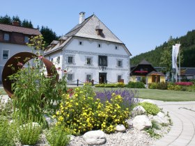 Ausgangspunkt der Wanderung ist das Amonhaus in Lunz am See., © TV Lunz am See