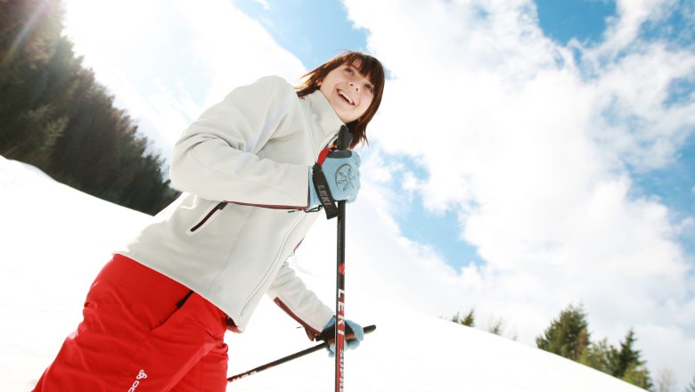 Frau beim Schneeschuhwandern in St. Aegyd, © weinfranz.at