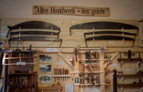 "Altes Handwerk - neu gelebt" unter diesem Motto führt Karl Teufel sein Privatmuseum in der Volksschule Lackenhof, © Rene Jagersberger