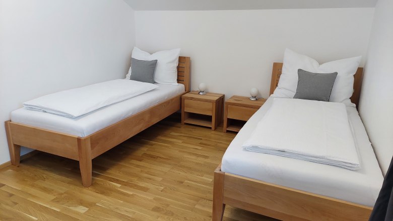 Schlafzimmer mit Einzelbetten- Ferienwohnung Panoramablick, © Fürst