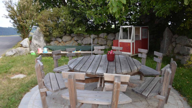 Spielplatz mit Sitzgruppe, © Gottfried & Rosina Wagner